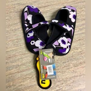 NWT NuFoot Indoor Beyond Barefoot Mary Jane Purple Flowers Non-Skid Slippers